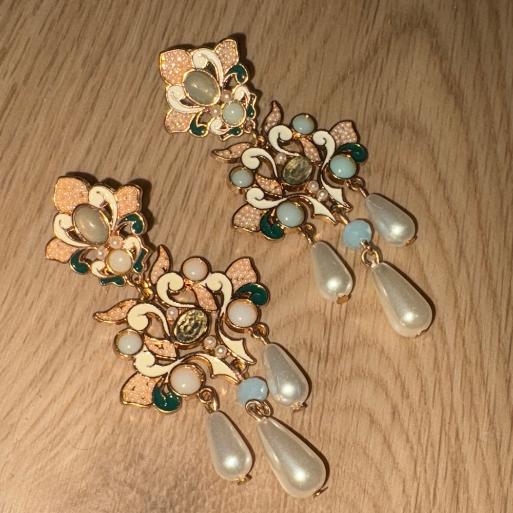 Elegant Gold and Pearl Drop Earrings